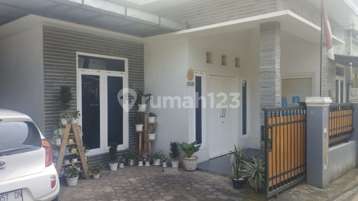 Rumah Bagus Siap Huni Dekat Uksw, Shm, 3 Kt / 2km Rumah Bagus Siap Huni Dekat Uksw, Shm, 3 Kt / 2km
