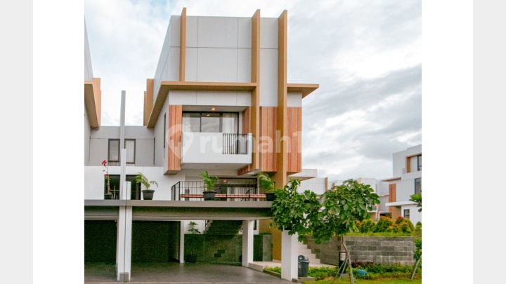 For Sale! Elite and Spacious House in BSD City Tangerang With 5 Bedrooms