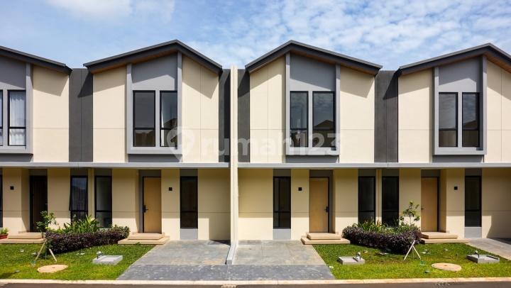 For Sale New Strategic 2-Story House by Alam Sutera Group For Sale New Strategic 2-Story House by Alam Sutera Group