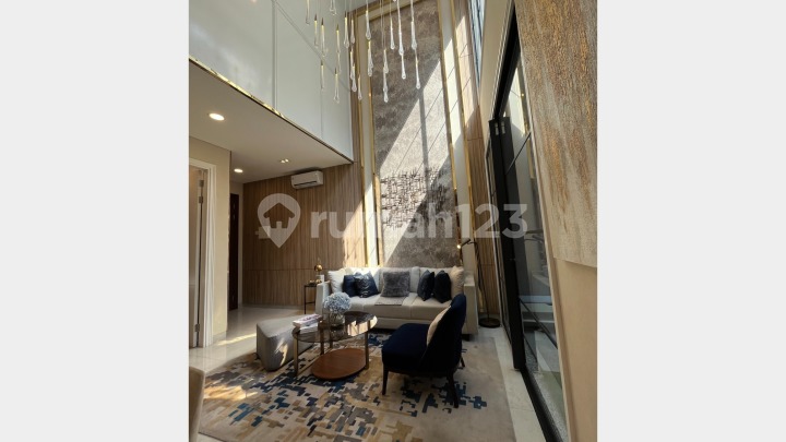 Rumah Prestisius di Area Jaktim dengan 3 Lantai dan 5 Kamar Tidur New Condition