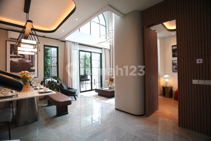 Rare Find! New Condition 3-Storey Luxury House with Premium Clubhouse Rare Find! New Condition 3-Storey Luxury House with Premium Clubhouse