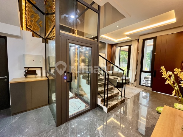 Rumah Baru dan Mewah di Jakarta 3 Lantai dengan 4+! BR Favorit Dekat Mall dan Sekolah Rumah Baru dan Mewah di Jakarta 3 Lantai dengan 4+! BR Favorit Dekat Mall dan Sekolah