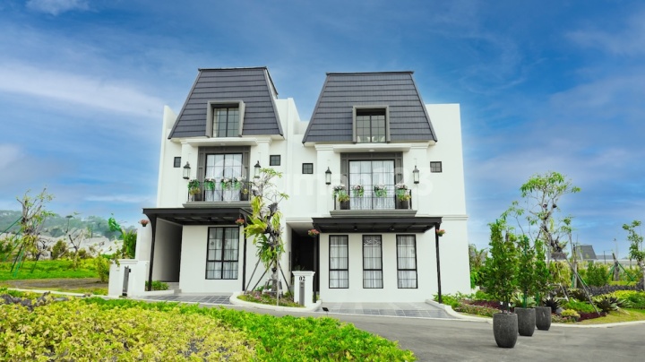 Ready-to-Occupy Luxury 2-Story House in Bogor, Complete Facilities Including Golf Club Ready-to-Occupy Luxury 2-Story House in Bogor, Complete Facilities Including Golf Club