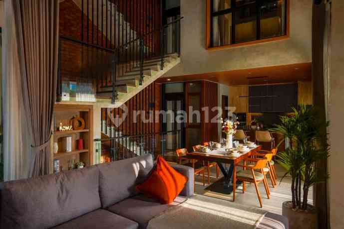 Rumah Mewah Kondisi Baru di Jakarta Selatan 4 Lantai Rumah Mewah Kondisi Baru di Jakarta Selatan 4 Lantai