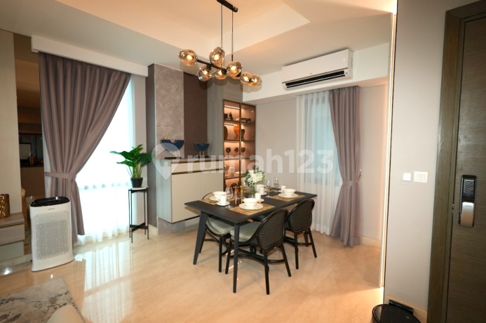 Ready-to-Occupy Dog-Friendly Apartment in West Jakarta with Private Lift 3BR Ready-to-Occupy Dog-Friendly Apartment in West Jakarta with Private Lift 3BR