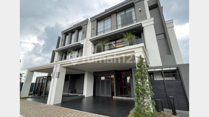 New Luxury and Spacious 3-Story House for Sale with Elevator in the Latest Cluster of BSD City, 5 Bedrooms.