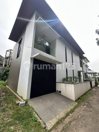Jarang Ada Rumah Baru Bangun Harga Bombastis Di Istana Regency 1