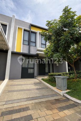 Brand New House Near Clubhouse in Symphonia Gading Serpong