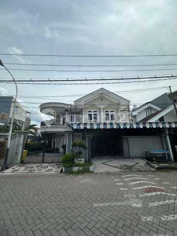 Sutorejo Timur 2-Story House, Spacious and Comfortable, Street Row, Fits 5 Cars