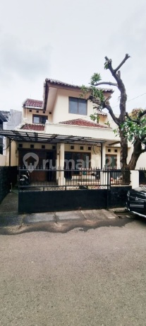 Rumah Lama. Semi Furnished. Bebas Banjir di Komplek Puri Flamboyan, Rempoa, Ciputat Timur Rumah Lama. Semi Furnished. Bebas Banjir di Komplek Puri Flamboyan, Rempoa, Ciputat Timur