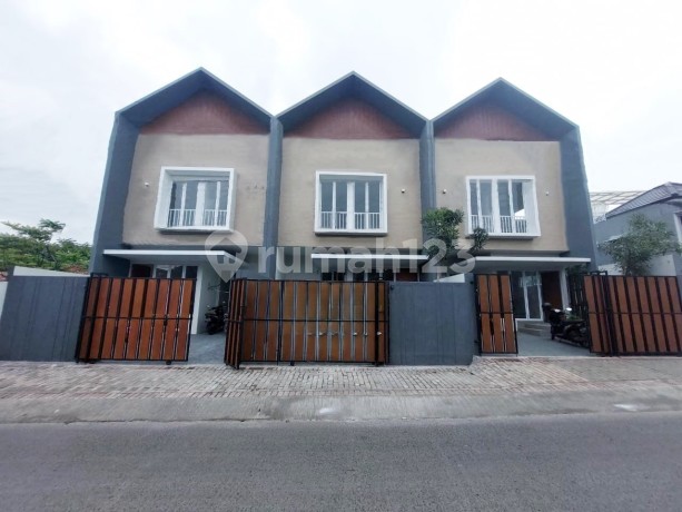 Rumah Baru Dalam Cluster. Sertipikat Sudah Pecah Per Kavling. Dua Lantai Unfurnished di Palem Puri. Bebas Banjir. Rumah Baru Dalam Cluster. Sertipikat Sudah Pecah Per Kavling. Dua Lantai Unfurnished di Palem Puri. Bebas Banjir.