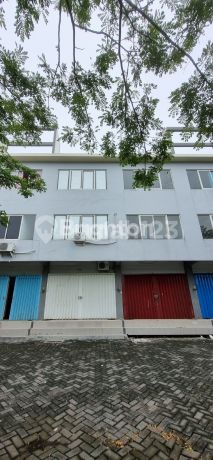 Ruko 3 lantai di Royal town regency , Gunung anyar 