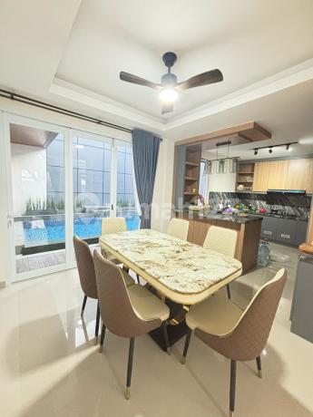 Dijual Rumah Full Furnish Ada Kolam Renang Pribadi di Gardens At Candi Sawangan Bojongsari Depok