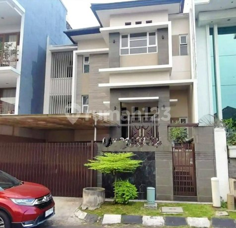 Rumah Modern 3 Lantai Siap Huni di Istana Regency Pasteur