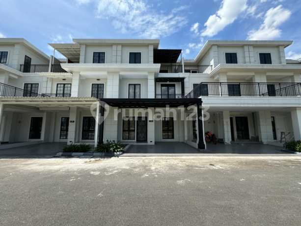 Rumah Villa Jewel Park Polonia Furnish
