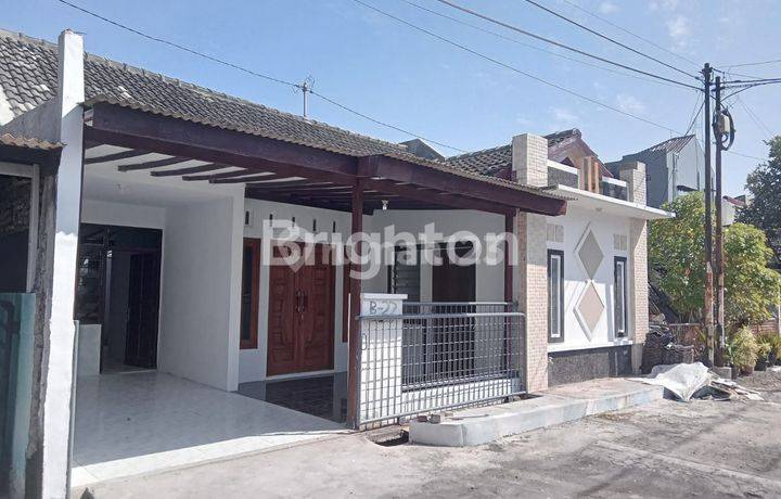 RUMAH SIAP HUNI TINGGAL BAWA KOPER NO RENOVASI BERSIH TERTATA RAPI ANTI BANJIR PLAMONGAN INDAH PEDURUNGAN SEMARANG TIMU