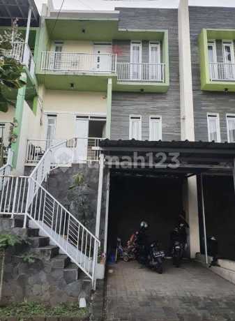 Dijual Rumah 2 Lantai Terawat di Cicaheum Dijual Rumah 2 Lantai Terawat di Cicaheum