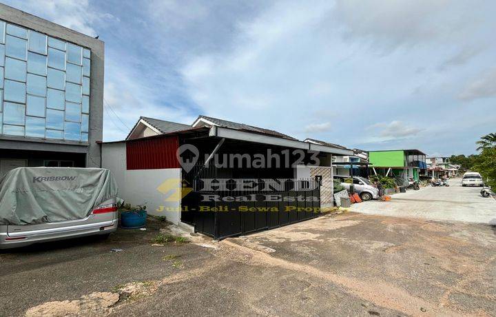 Rumah Hook  Semi Furnished di Pesona Boulevard, Batam Kota