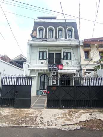 Bangunan Komersil Dipakai Reddoorz Di Jl Yado T Gandaria Jakarta Selatan Bangunan Komersil Dipakai Reddoorz Di Jl Yado T Gandaria Jakarta Selatan