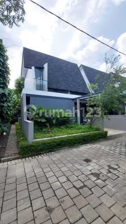 Rumah Industrial Modern di Yve Habitat Limo Termurah Sudah SHM