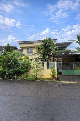 Rumah Kokoh Dalam Komplek Cinere Dekat Pintu Tol