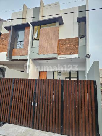 Dijual Rumah 2 Lantai Bagus Dan Terawat ,siap Huni Di Daerah Pondok Gede Housing.*rn