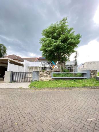 For Sale House on Boulevard Street, Graha Kencana Housing, Malang