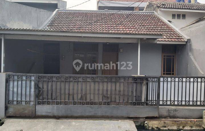 Rumah Unfurnished SHM di Taman Narogong Indah , Bekasi (Dory)