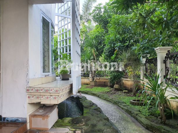 RUMAH 2 LANTAI MEWAH   POJOK ( HOOK) DI KARAH INDAH
