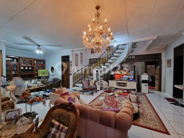Dijual Rumah Cantik Komplek Depdikbud Pejaten 2 Lantai 300 meter