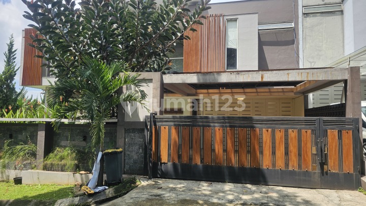 2-Story Luxury House Citra Green Dago