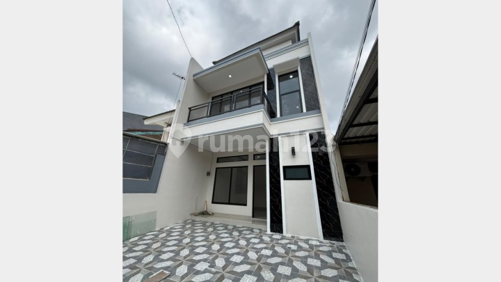 Dijual Rumah 2 Lt 6X15 Rapih & Bagus di Sektor 8 Gading Serpong