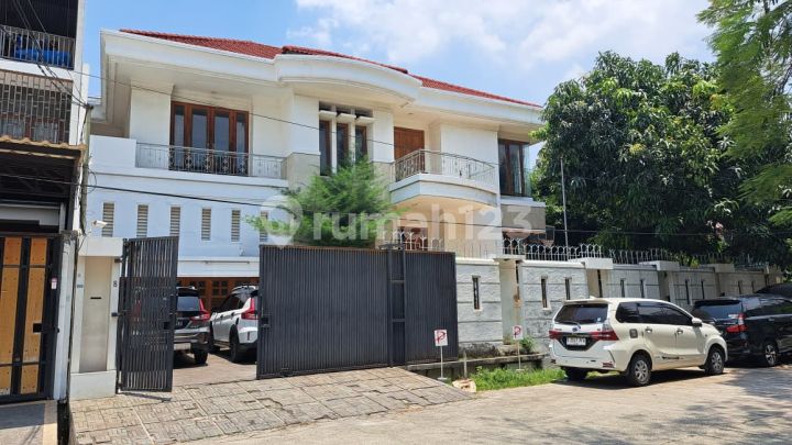 Rumah Hoek Sunrise Garden Kedoya 2 Lantai Luas Bebas Banjir 20x25