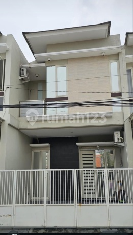 Sturdy House Fully Renovated 2 Floors Kutisari Surabaya Near Petra & Trans Icon Sturdy House Fully Renovated 2 Floors Kutisari Surabaya Near Petra & Trans Icon