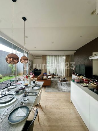 Rumah di Villa Pondok Indah Kebayoran Lama, Jakarta Selatan