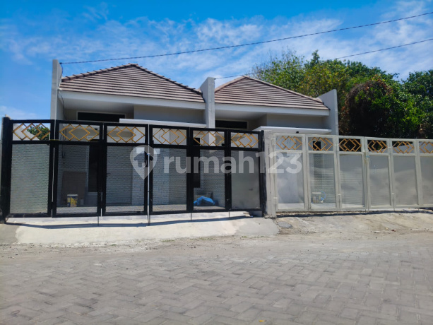 Jual Rumah Baru Gress Siap Huni Taman Gunung Anyar Surabaya Jual Rumah Baru Gress Siap Huni Taman Gunung Anyar Surabaya