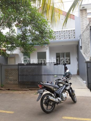 Bebas Banjir, Rumah, 2 Lantai, SHM, Ada di Lingkungan Islami di Villa Dago Alam Asri 1, Pamulang