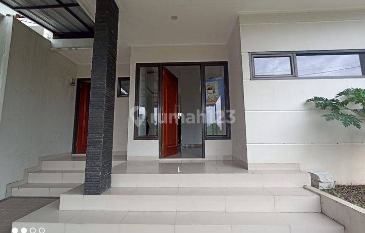 Rumah Luas Dalam Komplek, Nyaman, Aman, Strategis Rumah Baru SHM - Sertifikat Hak Milik di jl. Sawangan Village , Sawangan