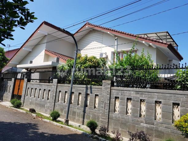 For Sale House in Guruminda in Bandung