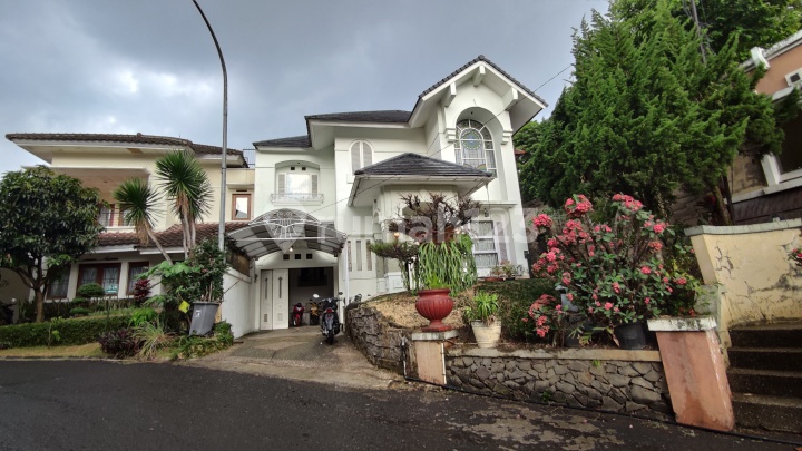 Rumah Prv Gegerkalong Bandung Bagus, Adem Lux 2 Lantai SHM