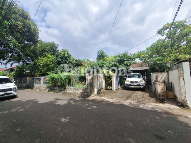 Old Spacious House, Priced Based on Land Below Market Rate Only 19 Million/m² in Pasar Minggu
