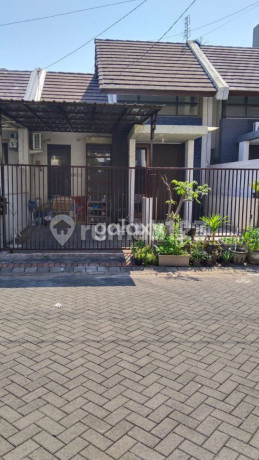 Rumah di Pantai Mentari The Hampton