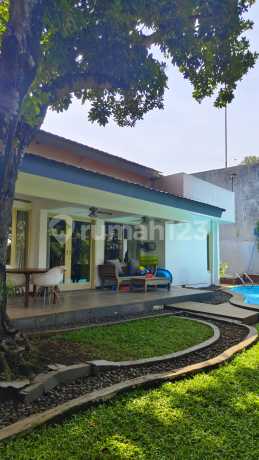 House in the Kemang area, land measurement included, within a complex near Senopati.