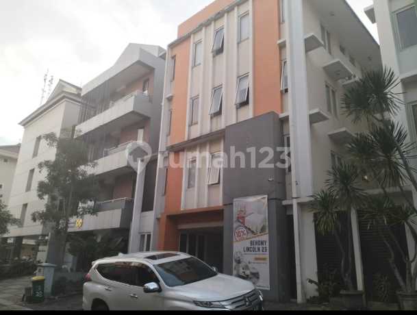 Dijual Cepat Rumah Kost Lokasi Strategis Di Lincoln Drive 