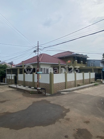 Dijual Rumah Hoek Baru Renovasi