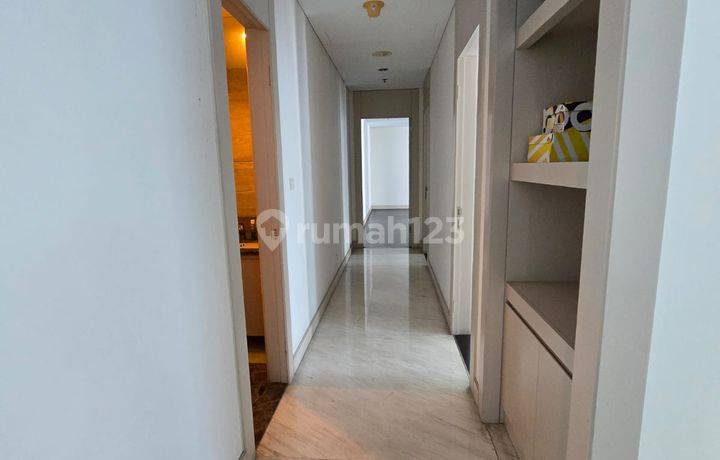 Apartemen Regatta Mid Zone 3BR 206m2 Semi-Furnished