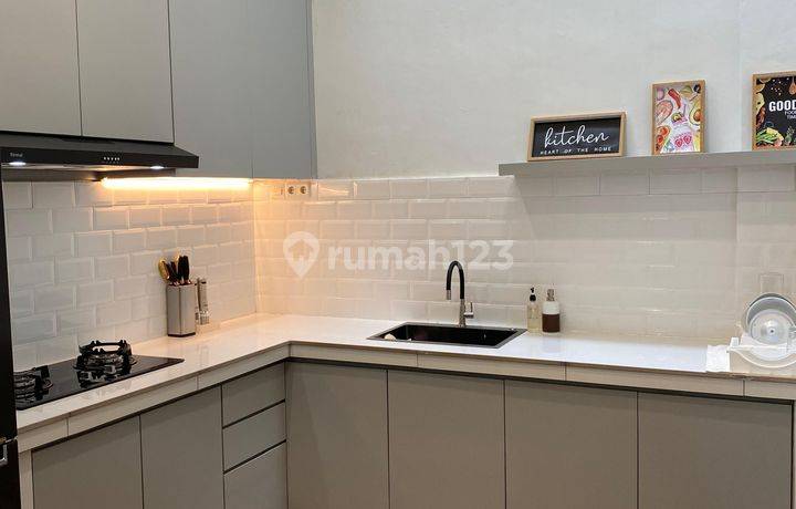 Rumah Cantik Semi Furnish Komplek Givency One