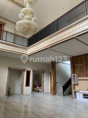 DIJUAL Rumah Mewah siap huni di Gayungsari, strategis