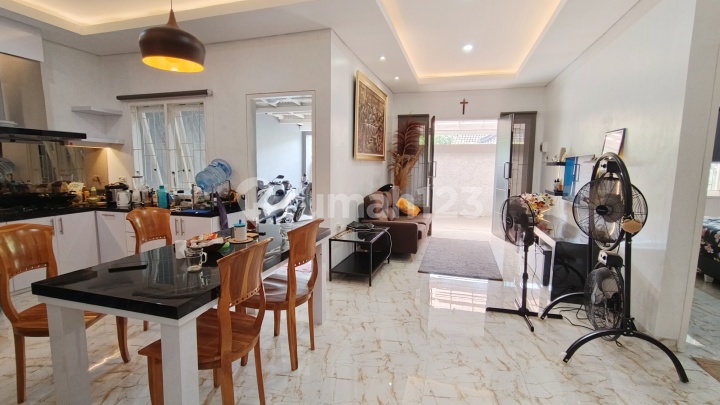 Beautiful House Ready to Occupy - Taman Mulia, Jimbaran Strategic Location, Comfortable Environment, and the House is in Very Well-Maintained Condition! Suitable for Families or Investment.
For Sale House
Cempaka Street, Jimbaran, Badung - Badung Beautiful House Ready to Occupy - Taman Mulia, Jimbaran Strategic Location, Comfortable Environment, and the House is in Very Well-Maintained Condition! Suitable for Families or Investment.
For Sale House
Cempaka Street, Jimbaran, Badung - Badung
