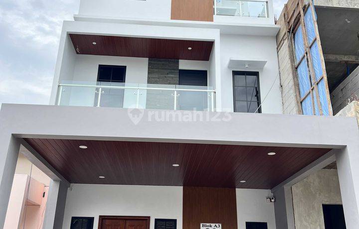 RUMAH CANTIK SIAP HUNI DI BEVERLY GREEN